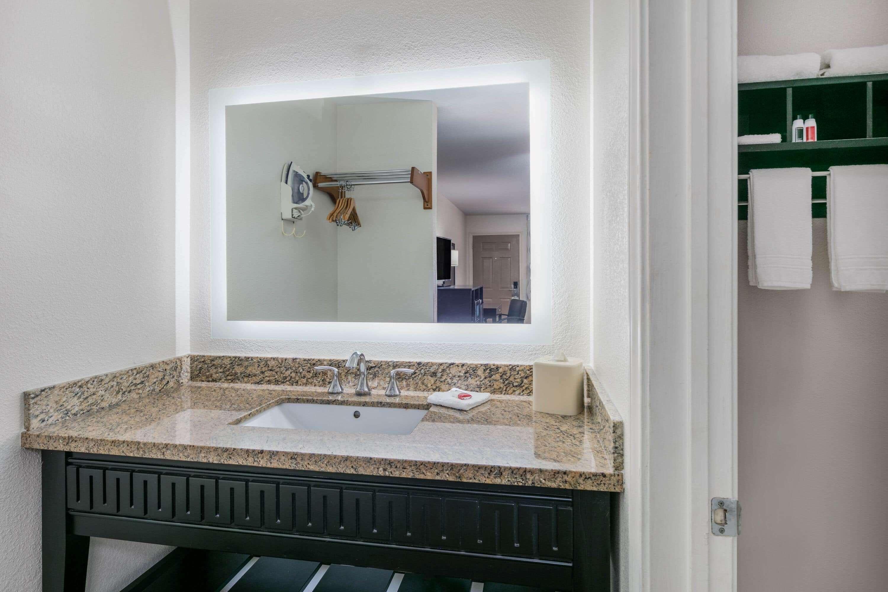 Days By Wyndham Hotel Granbury